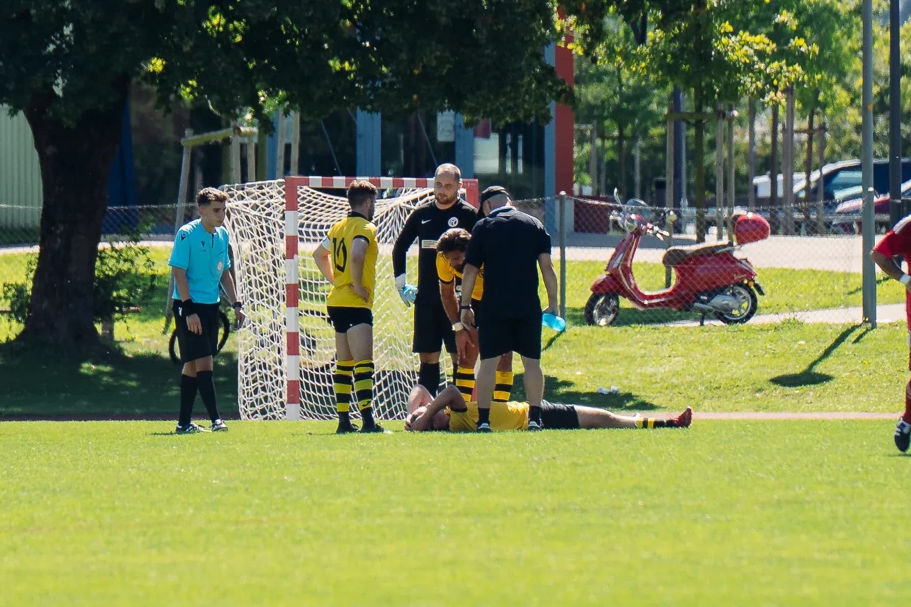 Knappe Derby-Niederlage aber Rückkehr von Legende — Foto 8