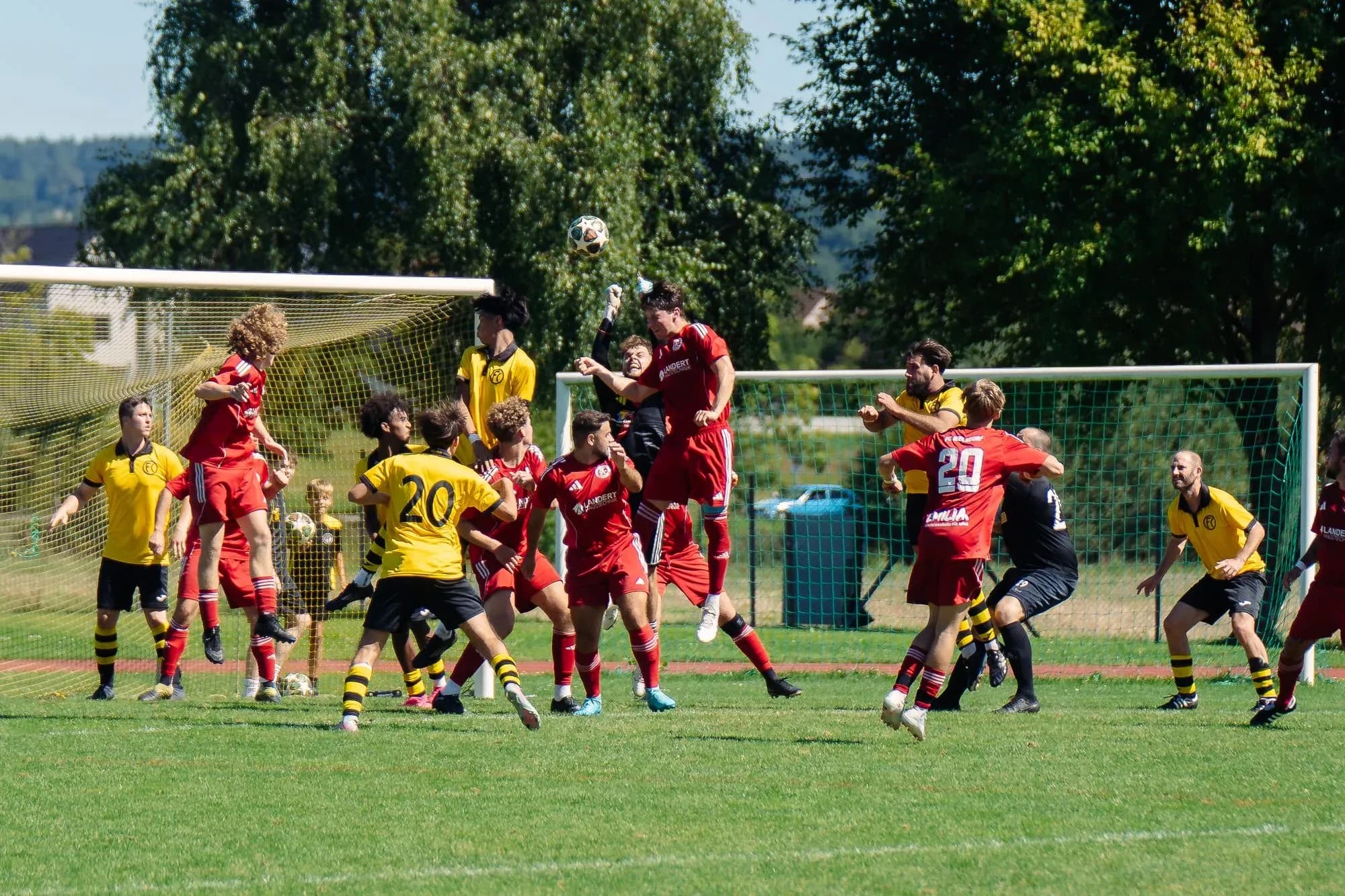 Knappe Derby-Niederlage aber Rückkehr von Legende — Foto 10