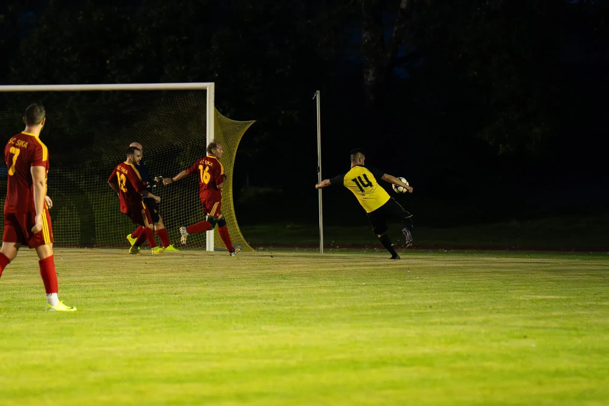 Impressionen vom Ü30-Spiel gegen SIKA — Foto 15