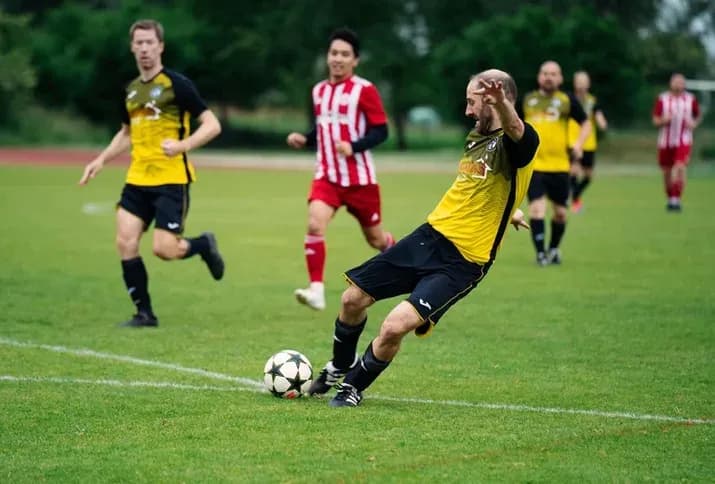 FCO Ü30 bezahlt Derbysieg teuer — Foto 4
