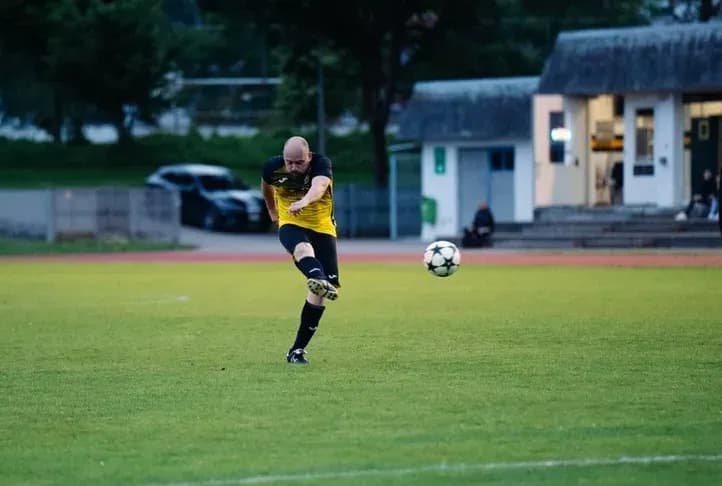 FCO Ü30 bezahlt Derbysieg teuer — Foto 10