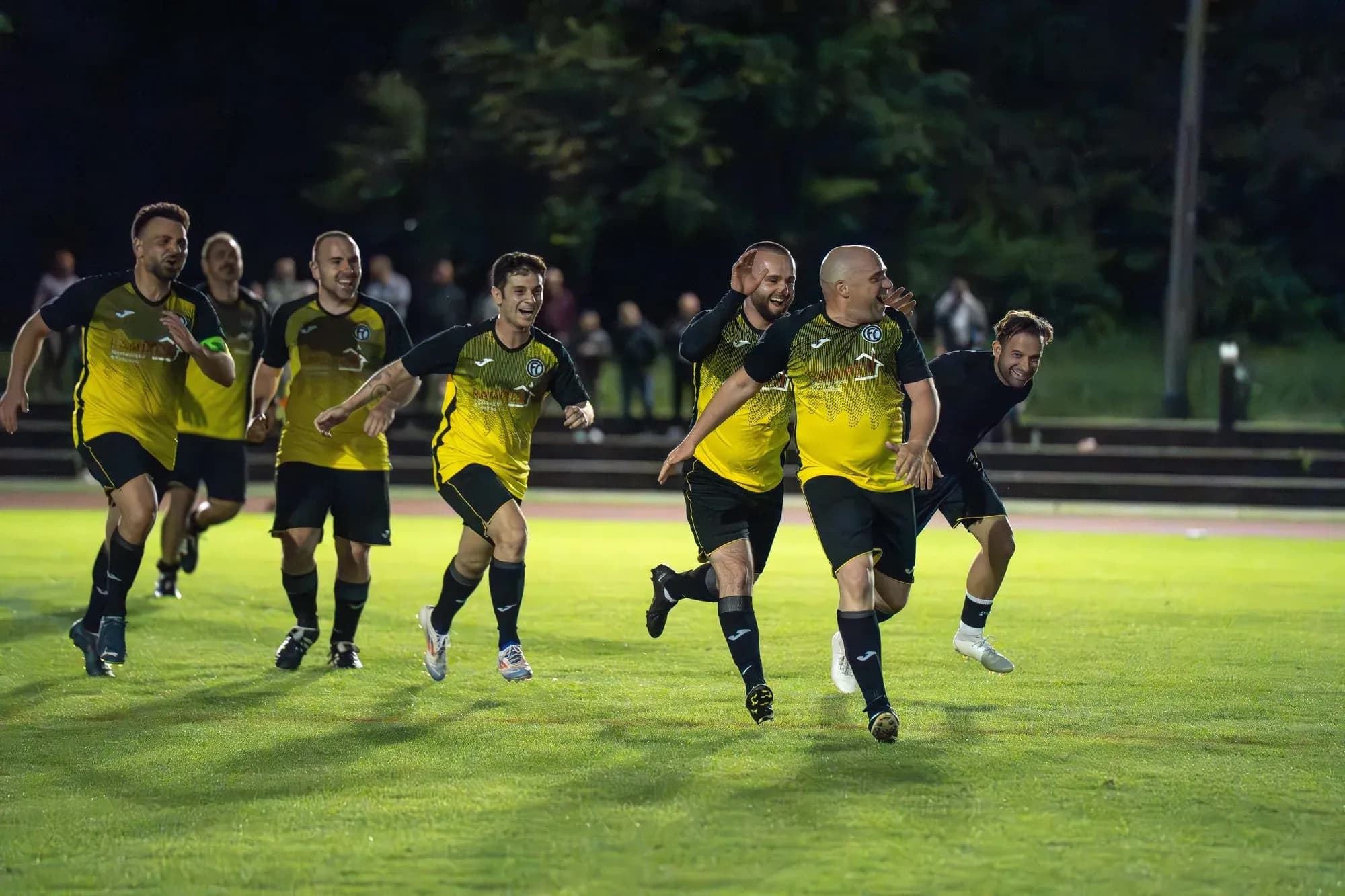 Riesenjubel nach Last-Second-Freistoss bei den Ü30 — Foto 12