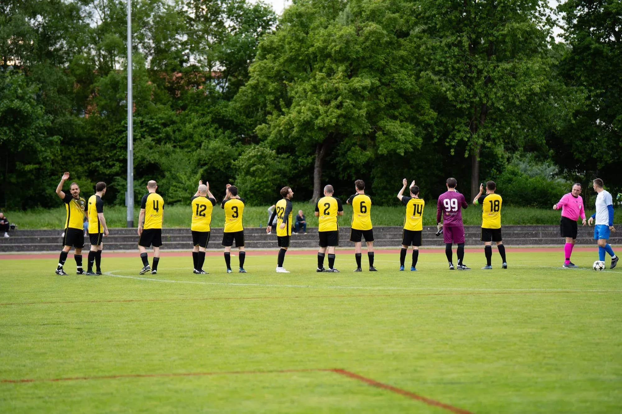 Riesenjubel nach Last-Second-Freistoss bei den Ü30 — Foto 2