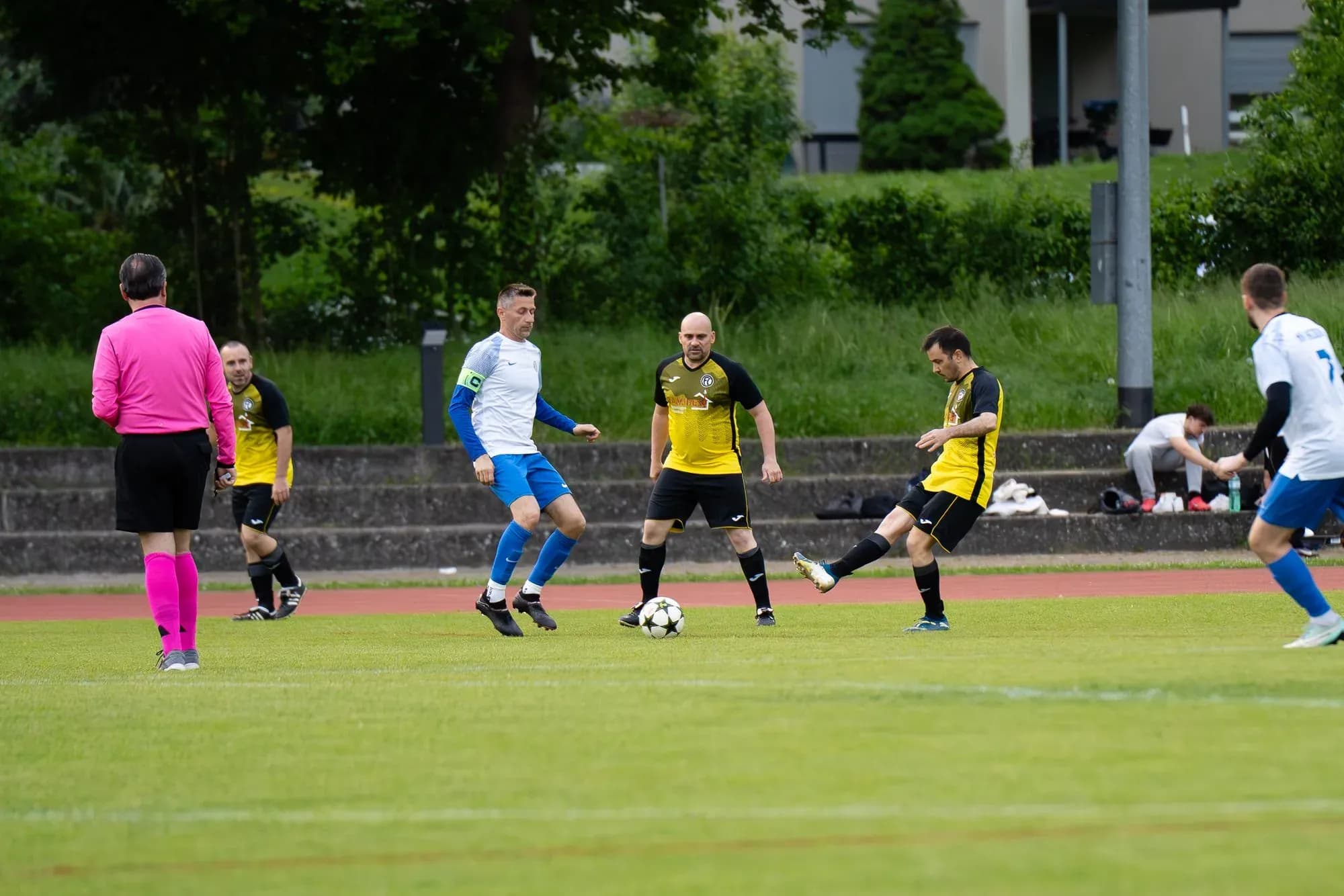Riesenjubel nach Last-Second-Freistoss bei den Ü30 — Foto 4
