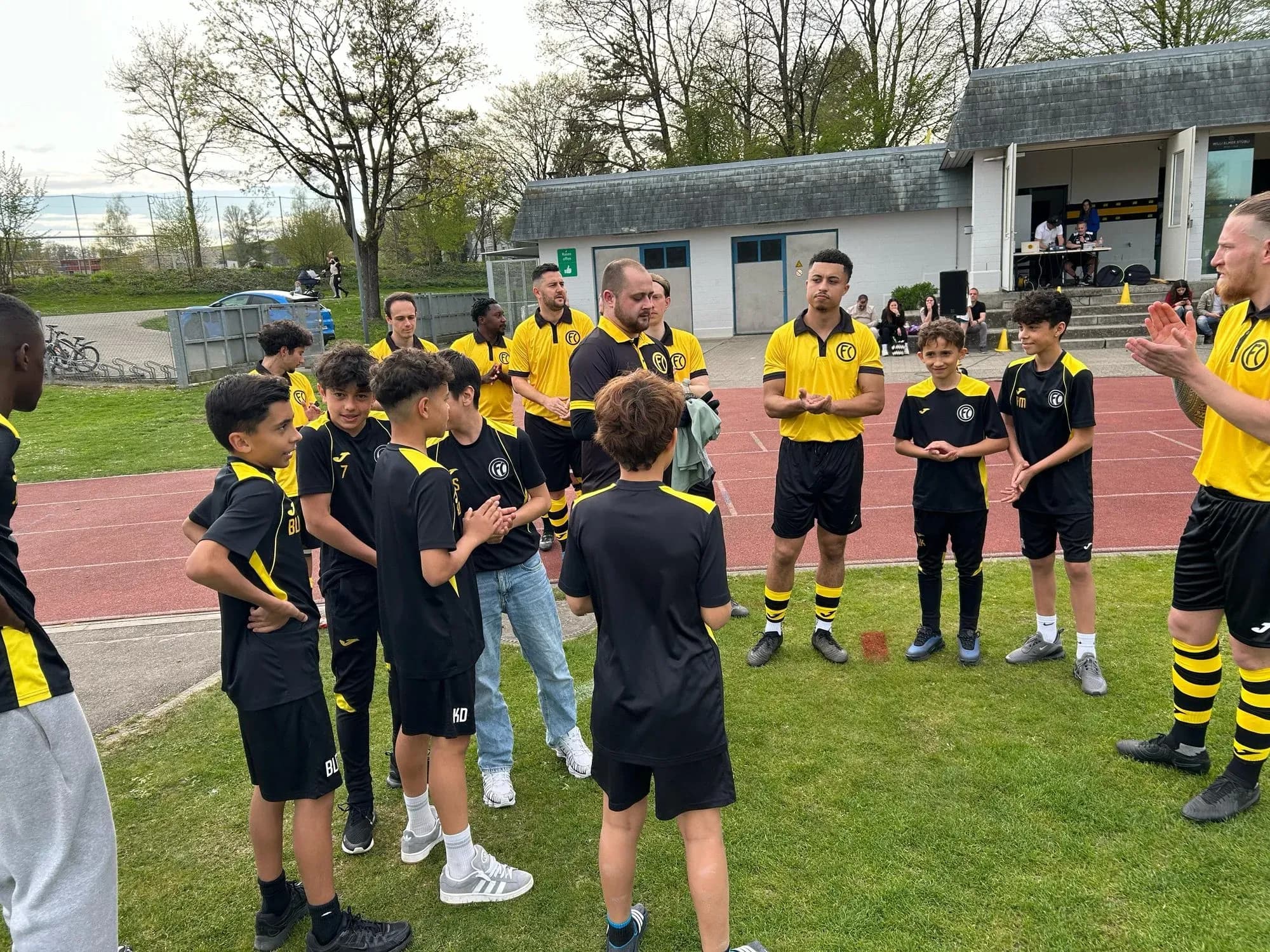 Jubiläumssieg im Sondertrikot — Foto 2